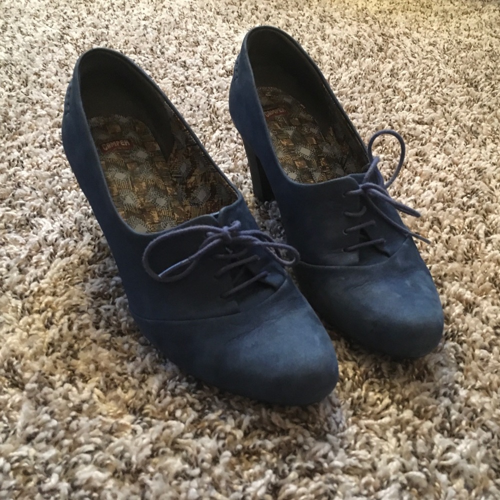 Navy Pumps